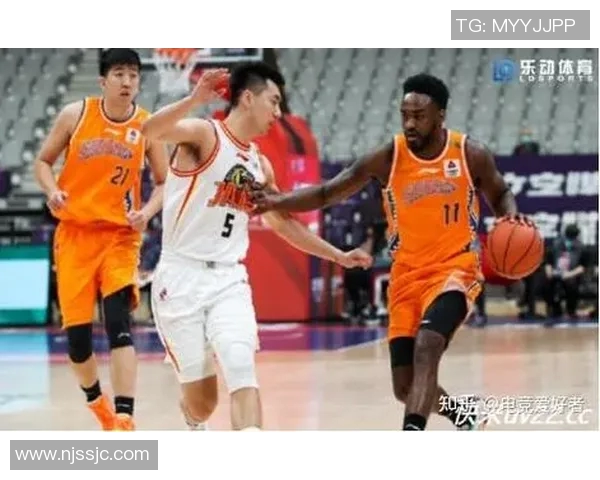 广州篮球队与上海篮球队赛后状态分析与总结探讨